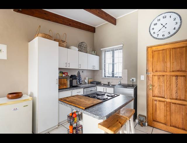 2 BEDROOM APARTMENT RENTED IN BURGUNDY ESTATE
